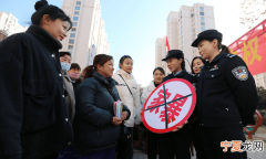 面对家庭暴力如何去保护自己，小孩子遭受家庭暴力如何保护自己?