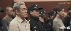 孙红雷深夜与老婆散步，《扫黑》戏里俩人是死对头，戏外十指相扣