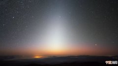 本月夜空闪耀着鬼魅般的黄道光