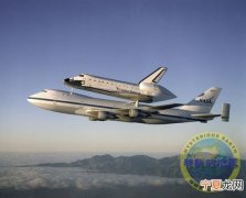 阿特兰提斯号正在被运送到肯尼迪航空航天中心