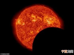 美国太阳动力学天文台相继拍摄到地球和月球日蚀