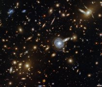哈勃望远镜拍摄的星系团ACO S 295