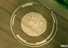 英国格洛斯特郡一处麦田发现一个五角星造型的麦田怪圈