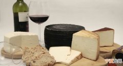 美国爱荷华大学科学家证实适量的葡萄酒和奶酪可以帮助老年人避免老年痴呆症