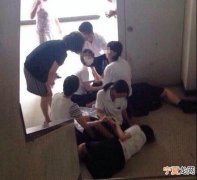 日本福冈一间高中学校有26名女生集体晕倒 网友猜测是撞邪“鬼上身”