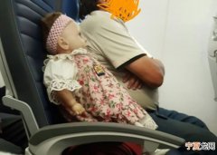 “恐怖”：美国女作家从纽约飞往俄亥俄州期间先后两程航班旁边都坐着同一个