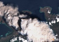 印尼东努沙登加拉省伦巴塔地区的伊里莱沃托洛科火山喷发 2800名村民需撤离