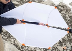 德国产品设计师发明可像雨伞般收起来的便携式风力发电器Micro Wind Turbine
