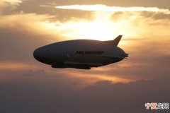 “飞行屁股”：全球最大氦气飞行器Airlander10英国试飞成功