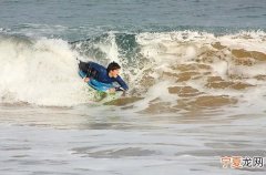 澳洲15岁少年冲浪遇鲨鱼袭击