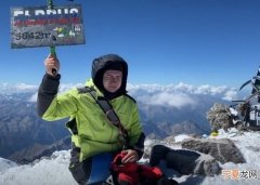 意外失去双腿的男子Rustam Nabiev独力征服俄罗斯最高峰厄尔布鲁士山