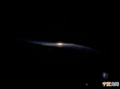 银河系的“翘曲”形状可能是由于与一个较小星系的长期碰撞造成的