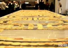 英国厨师煎1135个班戟 砌成逾130米长龙破世界纪录